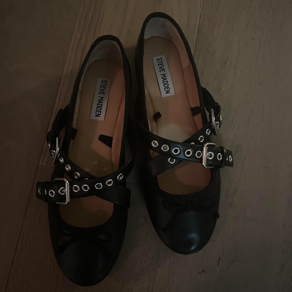 Steve Madden Black Balet Flats with Silver Metal Buckles